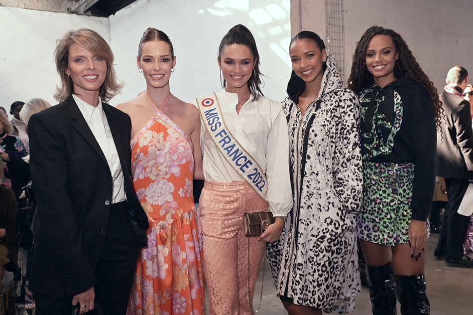 L'ex Miss France manager Sylvie Tellier pose avec nos misses  Maeva Coucke, Diane Leyre, Flora Coquerel, et Alicia Aylies