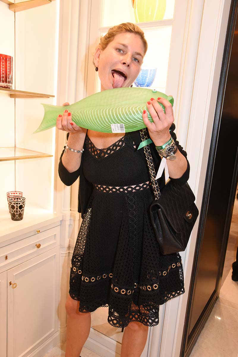 Chez Dior Paola de Malherbes donne sa langue au poisson chat