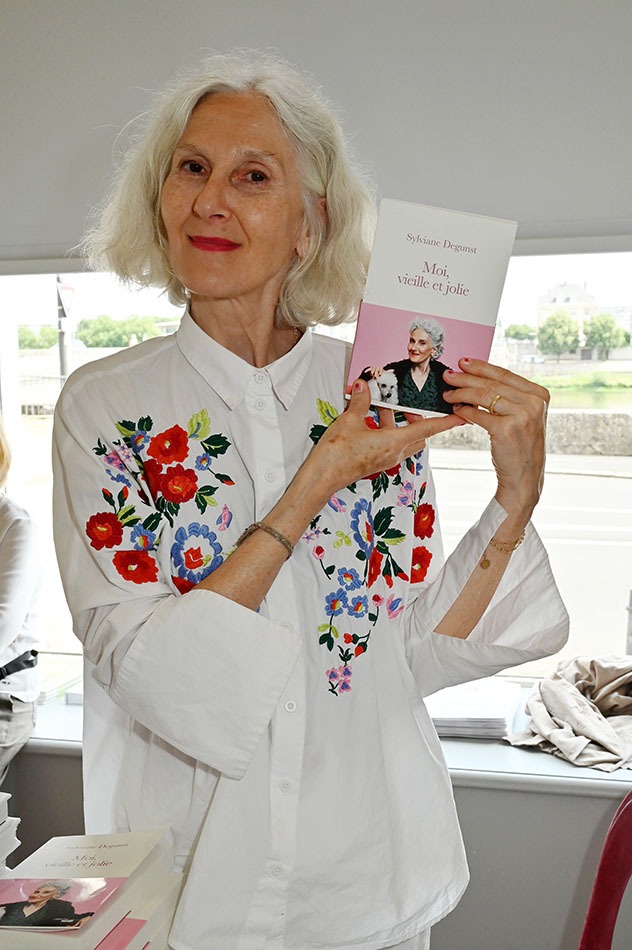 Sylviane-Degunst sa bio résumée en " Moi Vieille et Jolie" Ah Ca le fait !!