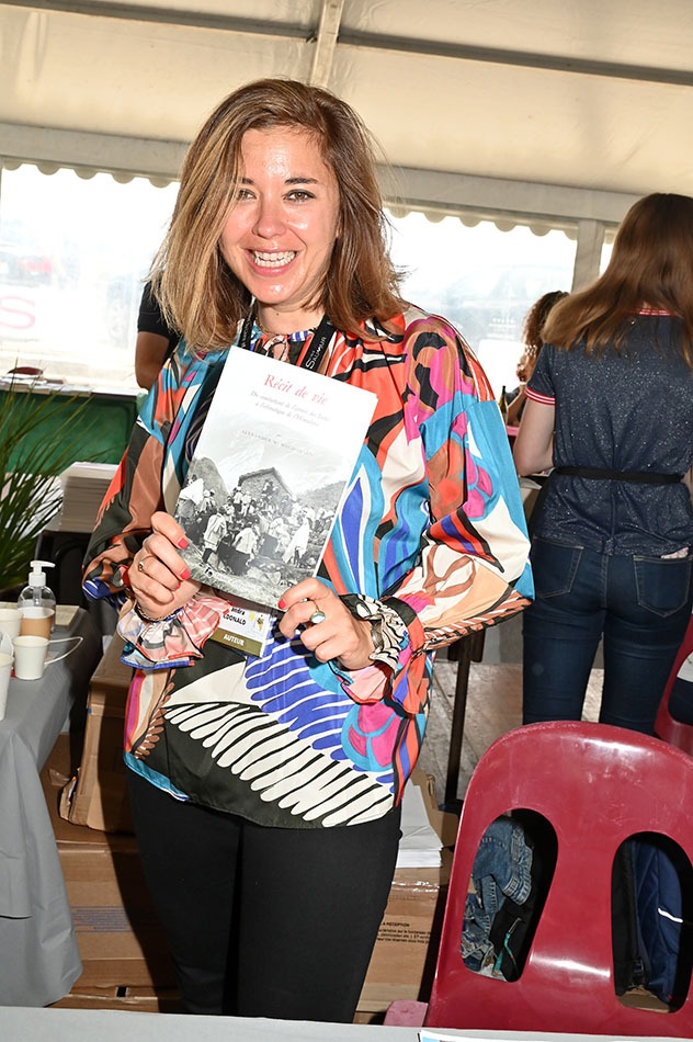 Alexandra Macdonald et un book sur son ancetre Alexander W Macdonald pas l'inventeur du burger mais le guerrier colonial mais 'ethnologue