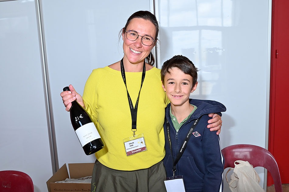 La vigneronne Cecile Pire-nous présente son Chateau De Fosse Seche et son Tom Pousse de fiston