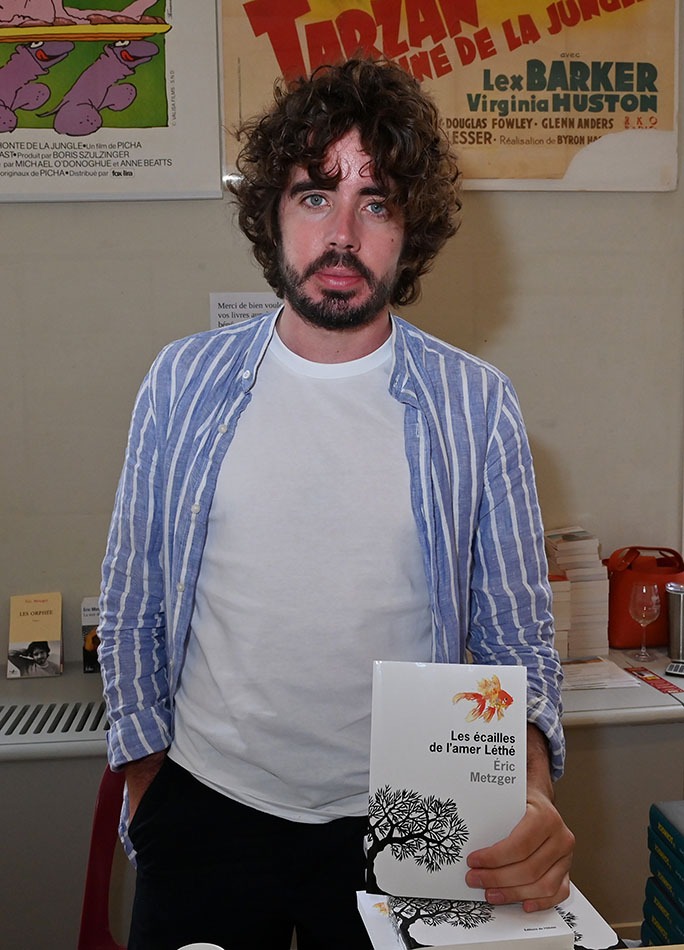 Eric Metzger sans Quentin Margot a débarqué en veste de pyiama nous présente pas les Dents mais "Les Écailles de l'Amer Léthé"