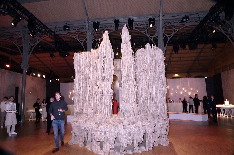 Une installation onirique 3D en mode Les Ruines de Shangbord ou de Marienbad vues par Eva jospin