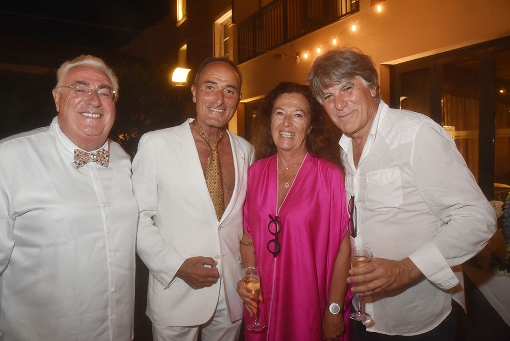 Jean Michel Aubrun, Herve Michel Dansa sont tres copains avec Beatrice Le Texier et son Tex de mari !