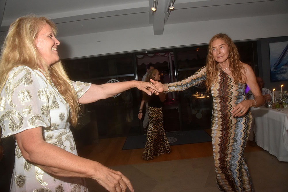 Dolores Mimran, et Elisabeth Rozim sur la piste swinguent
