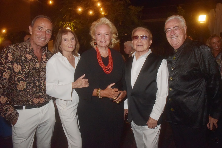 Rien que du lourd : (L-R) Herve Michel Dansac, Elizabeth Hirschmann, Anne De Bourbon Des Deux Siciles, Orlando and Jean Michel Aubrun