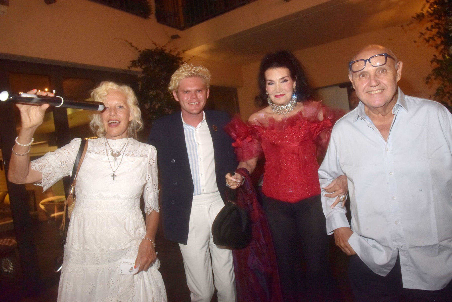Au télescope Ellen Von Unwerth son fidèle Max Ricker avec princesse Lamia Khashoggi et Alfredo Galullo