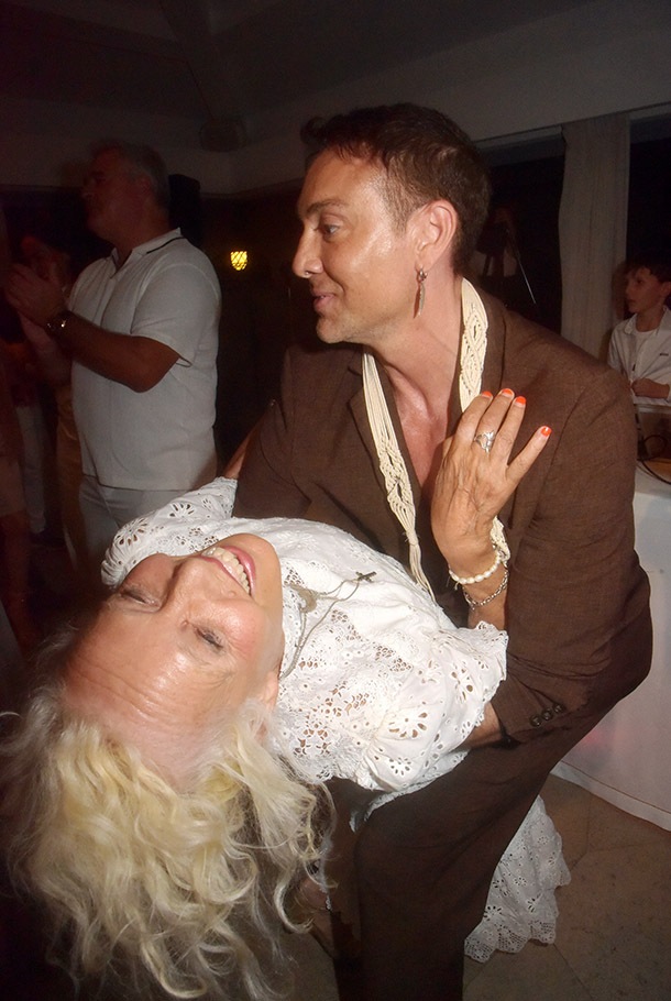 Attention Maxime sort le grand jeu bascule Ellen Von UnRockwerth!!
