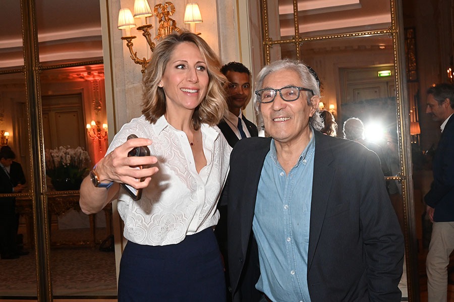 Maud Fontenoy arrive avec son invité surprise l'ecrivain Boualem Sansal! De l'academie francaise SVP !