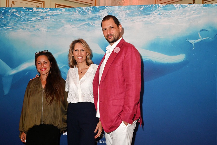 Maud Fontenoy sandwiche entre Audrey Dana et Éric Antoine