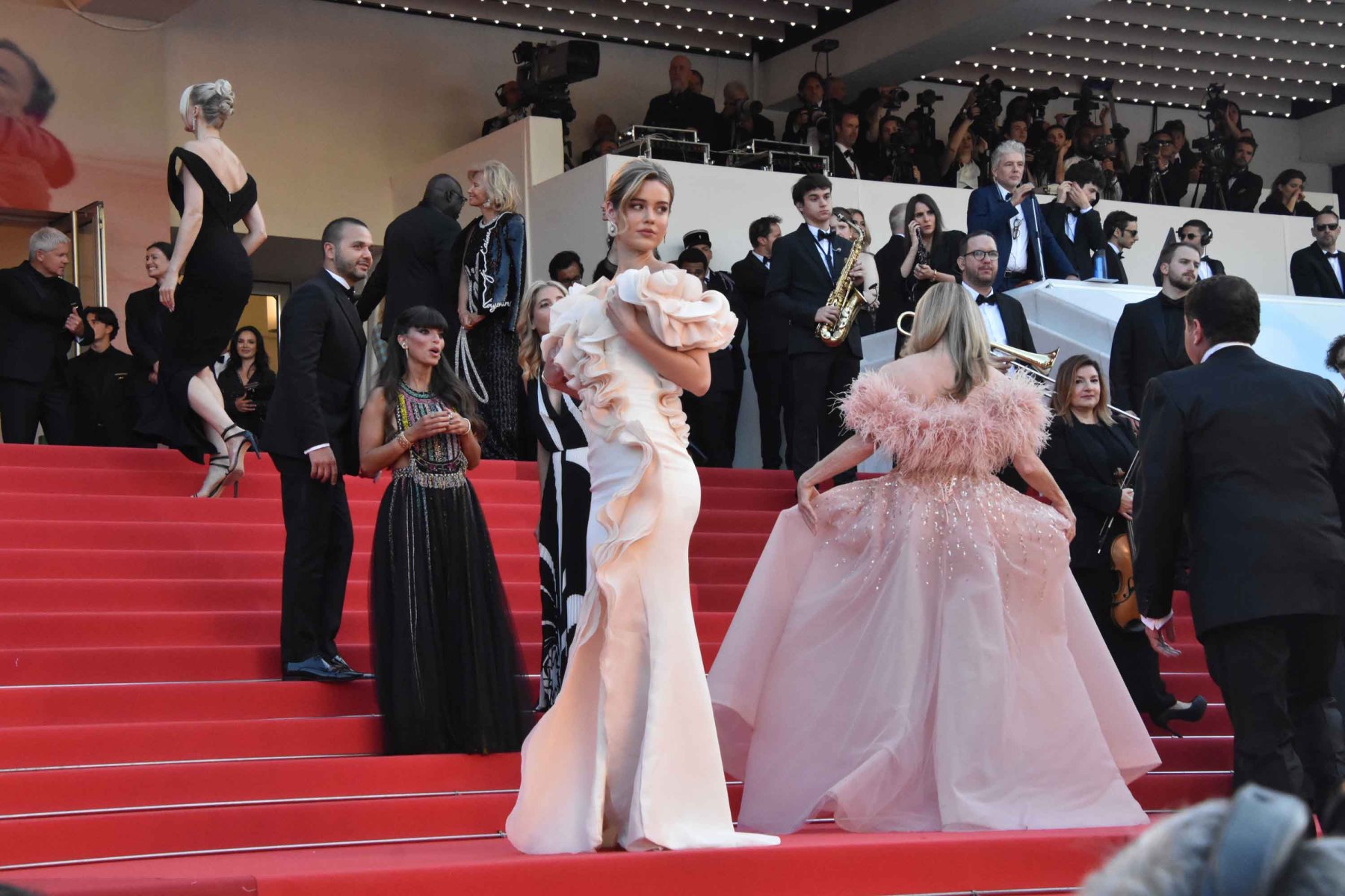 Ambiance de Misses Red Carpet