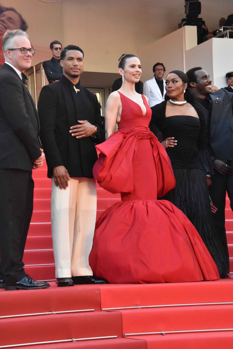 Greg Tarzan Davis et Hayley Atwell assortie au red carpet