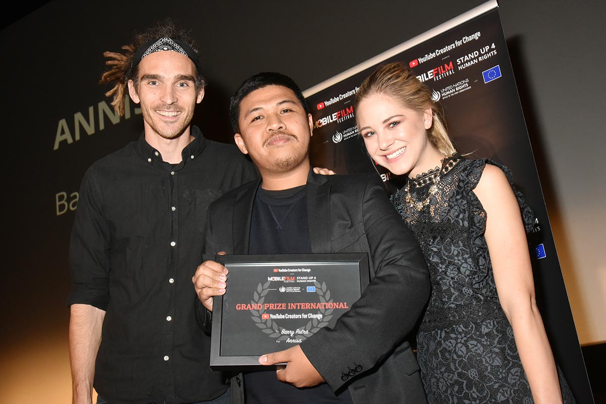 Fondateurs de Youtube Louis Cole et Diana Zur Lowen presentent Barry Putra Grand Prix Mobile international