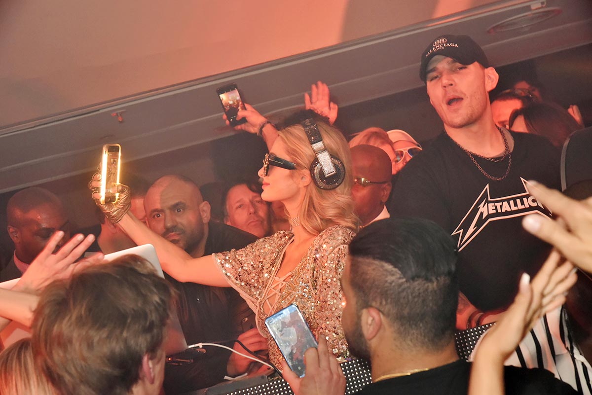 Paris Hilton Allez un selfie A fifille