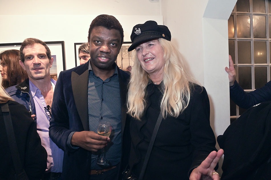 Jean Barthelemy Bokassa avec la curatrice Geraldine Beigbeder
