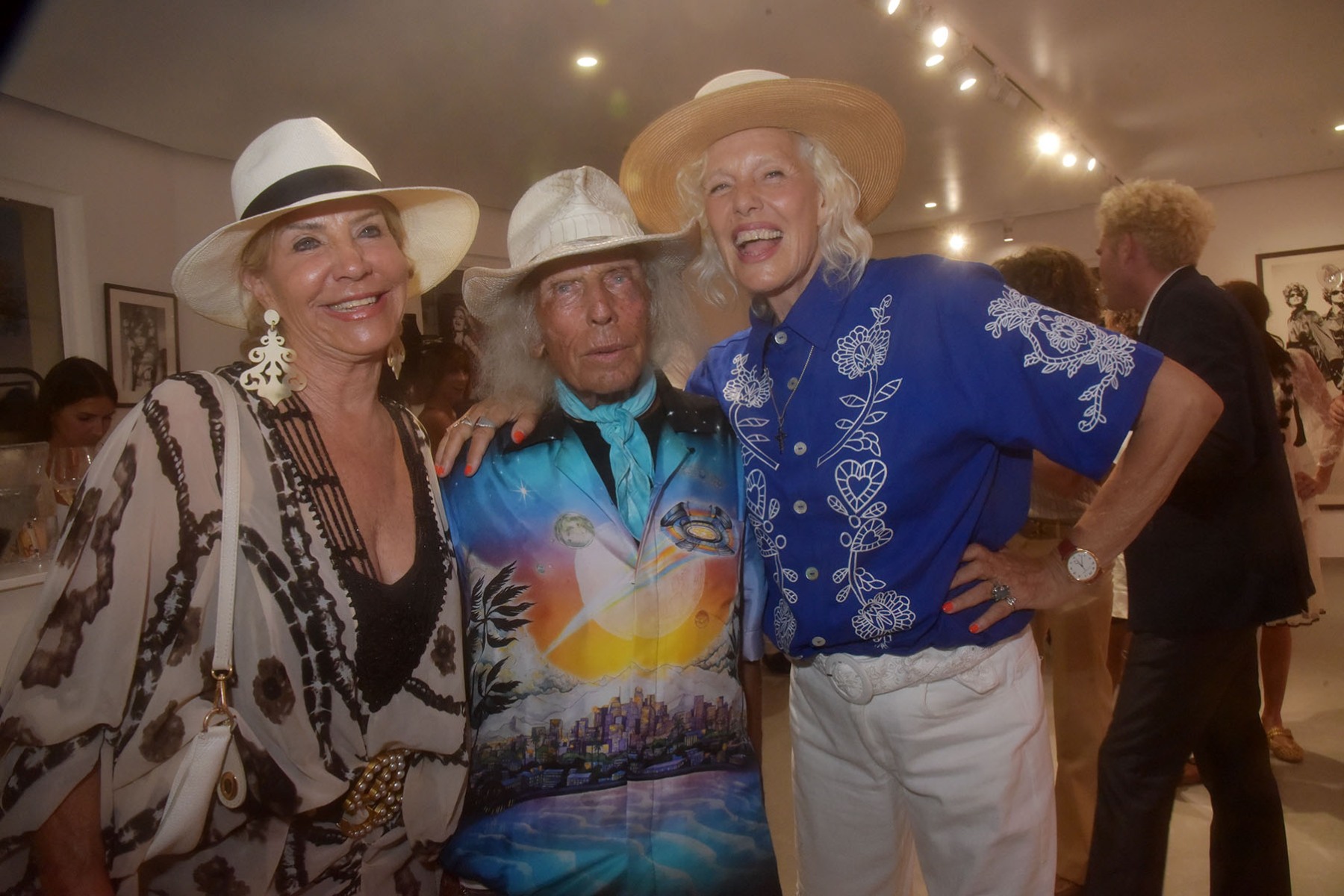 Polina Goudieva, James Goldstein and Ellen le gang des chapeaux de paille