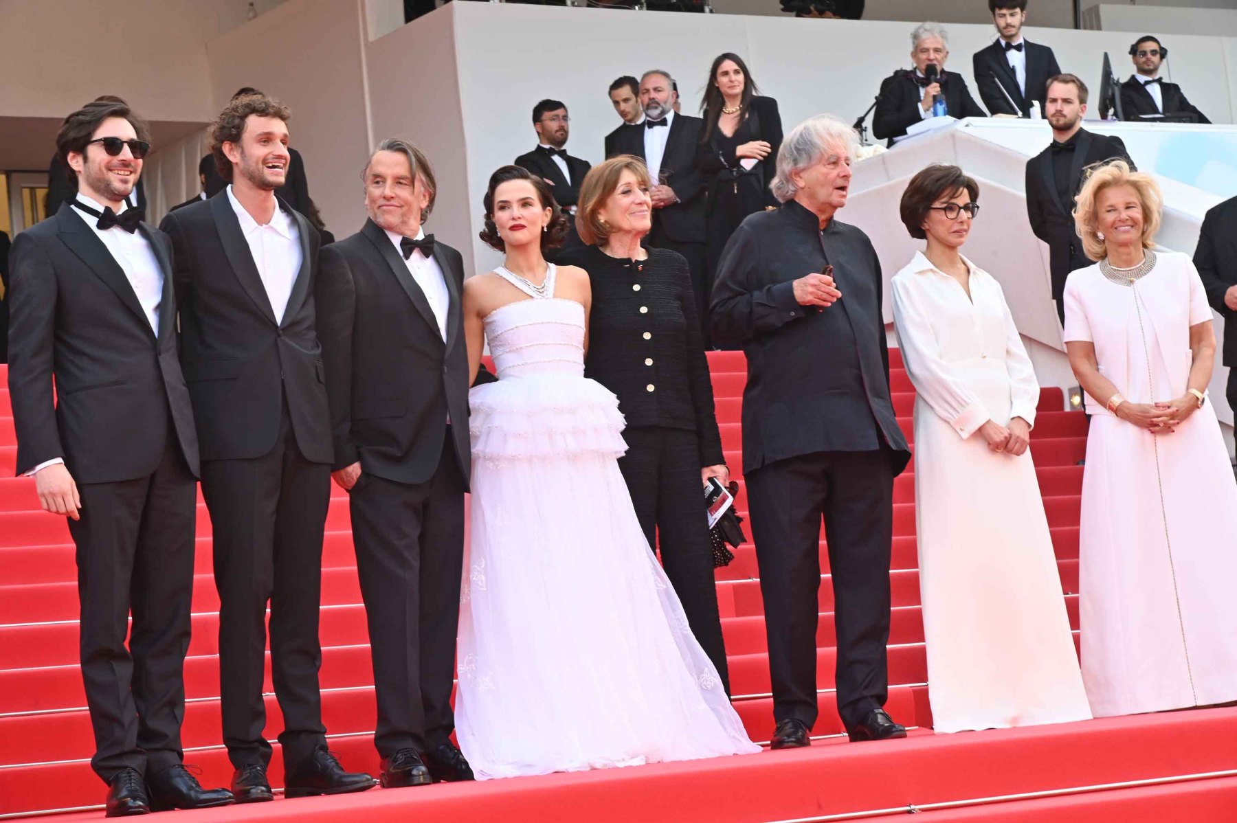 Allez une photo officielle de tout ce beau monde en rang d'oignon !!