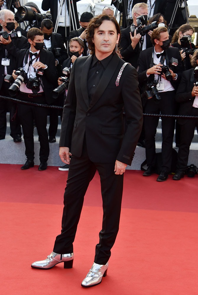Rock and Roll en diable Nicholas Maury a sorti ses tiags blanches