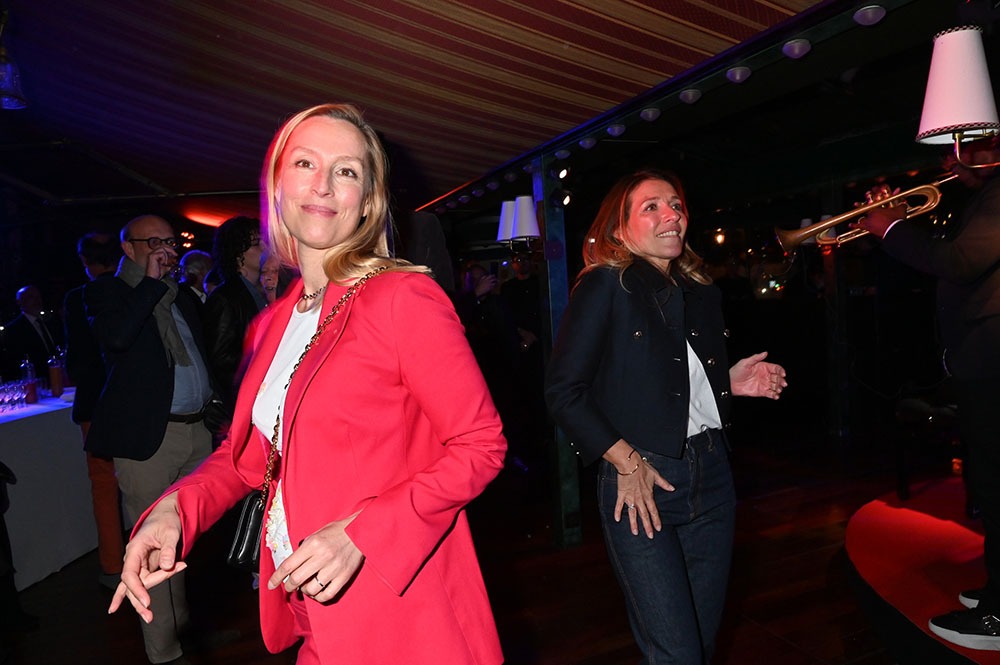 Adélaïde de Clermont-Tonnerre et Carole Chretiennot dansent le Hully Girly !!