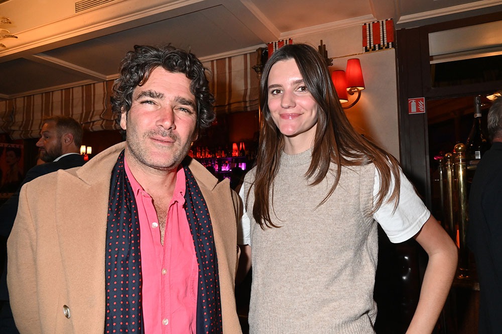 David Freche du "Prix De La Meduse"attend que l'orchestre de blues interprete "Only You" pour inviter la sirene Chloë Beigbeder à danser le pogo