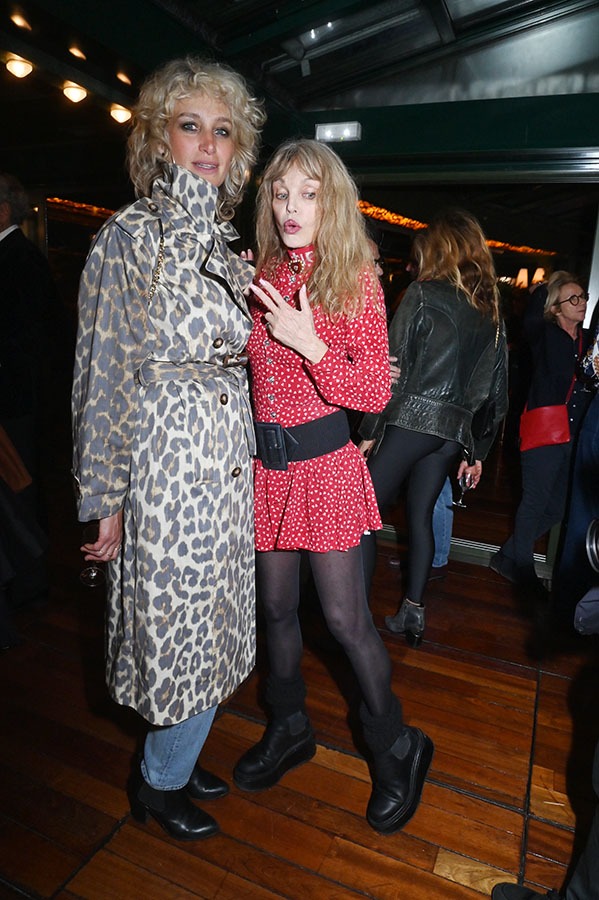 Les Félines : Pauline Lefèvre en leopard woman et Arielle en Panthère rouge mais à pois blancs !