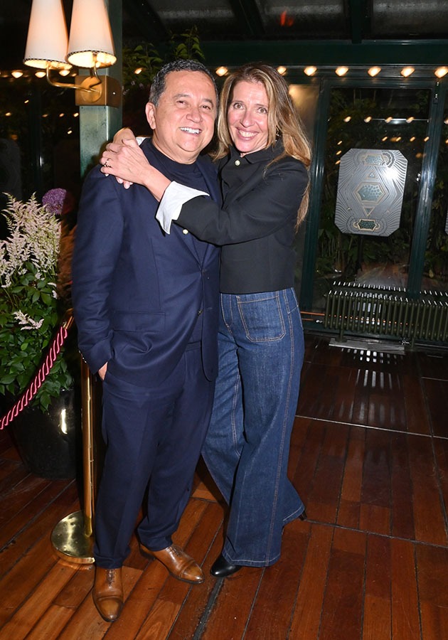 Carole Chretiennot et son amoureux l'heureux chanteur de salsa Yuri Buenaventura ! Chouette ça sent la maxi Mazel teuf !!
