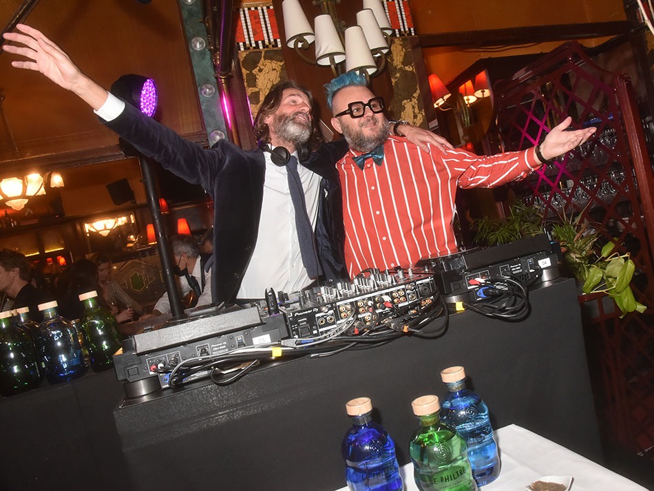 Les DJs Beig et Greg mixent à 4 mains