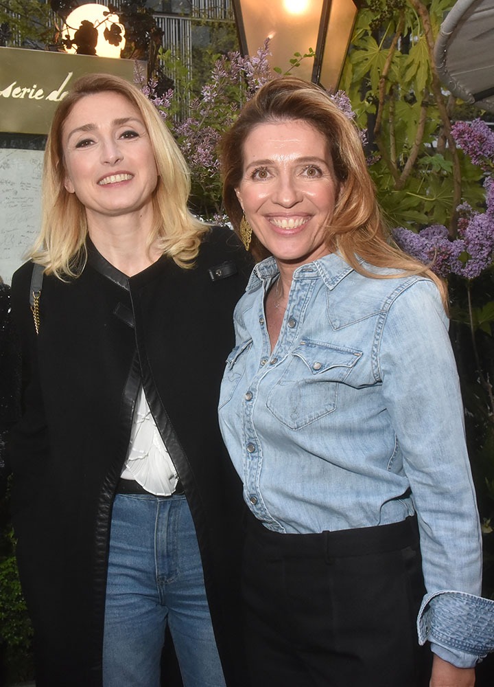 Rien de tel pour égayer une soirée que la présence de Julie gayet.