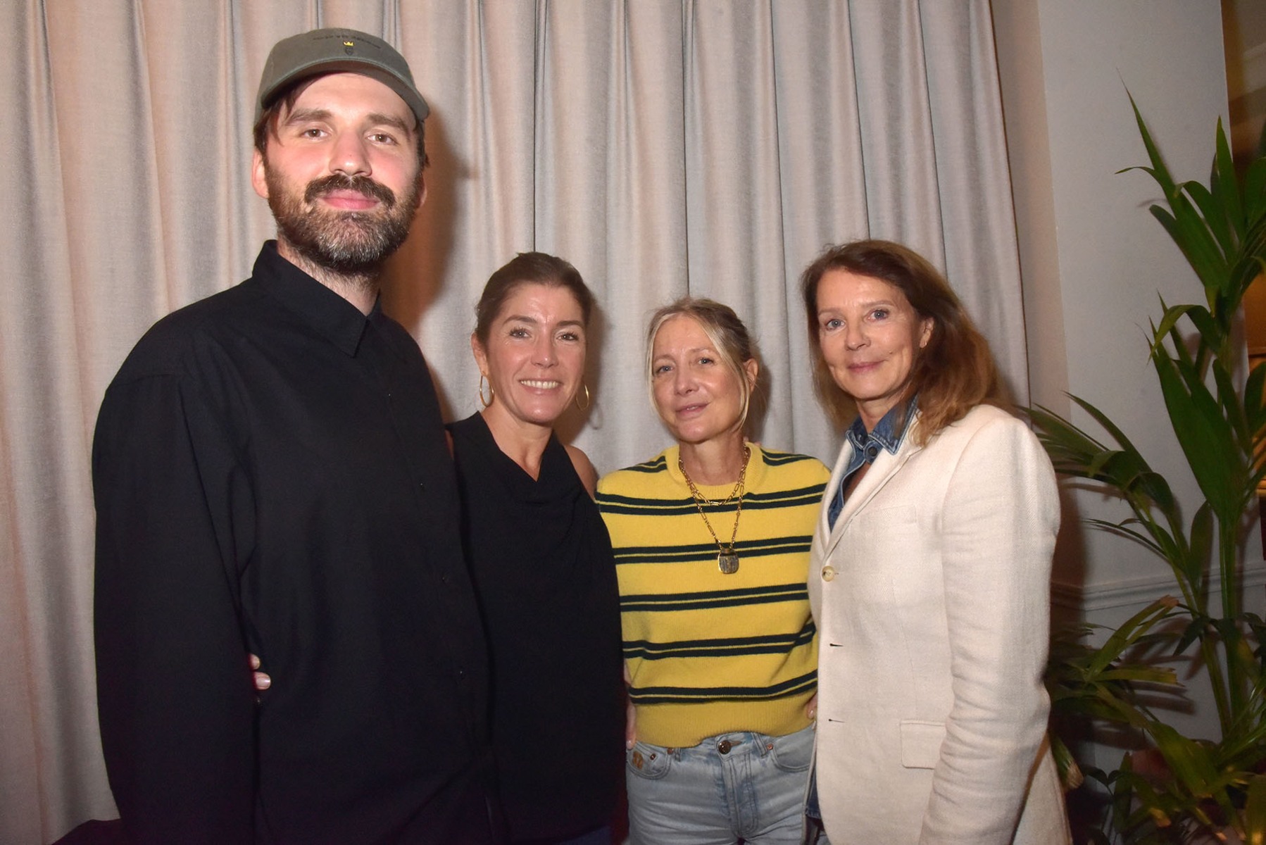 Florent Oiseau déjà bien entouré de Valérie Fauchet, Elodie Garamont et la PR Marie Jacquier