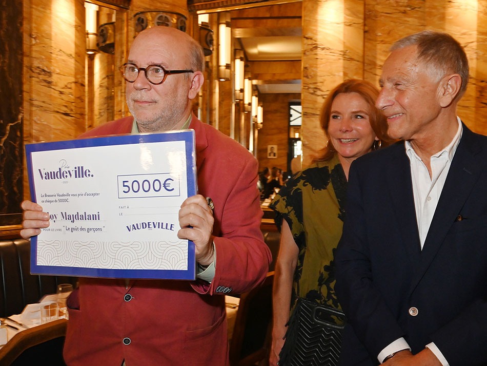 Ici avec Alix Girod De l'Ain et Francois Armanet Marc Lambron tient le titre de son prochain best seller "5000 Balles" c'est mieux que "99francs" Non?