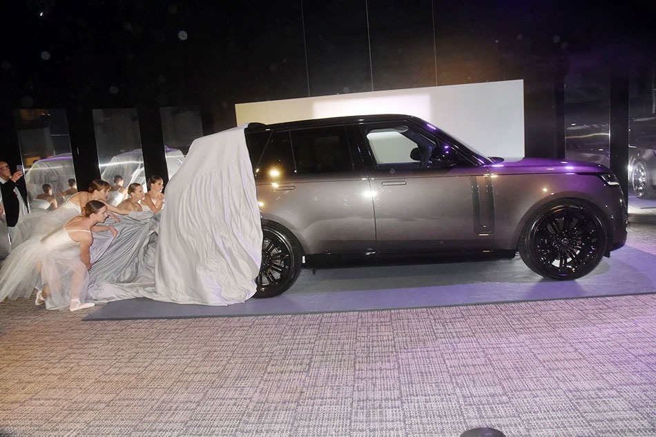 Nos petits cygnes devoilent enfin la bête : La new Range Rover SUV