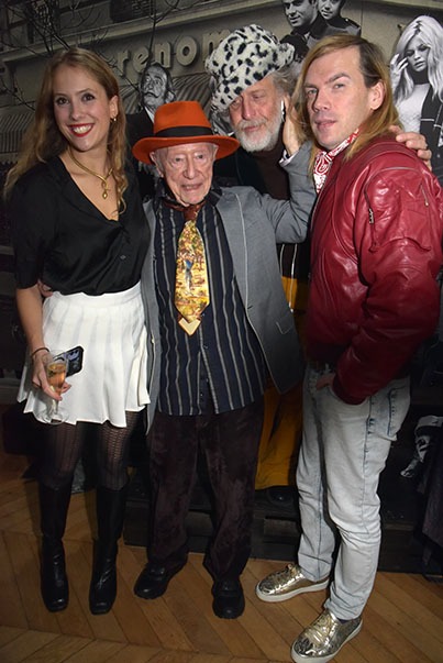 Ombeline Guillem, Maurice Renomhat, Fabrice de Rohan chapo et Jean Christophe Guillarmé en plein pied pour leur Looks