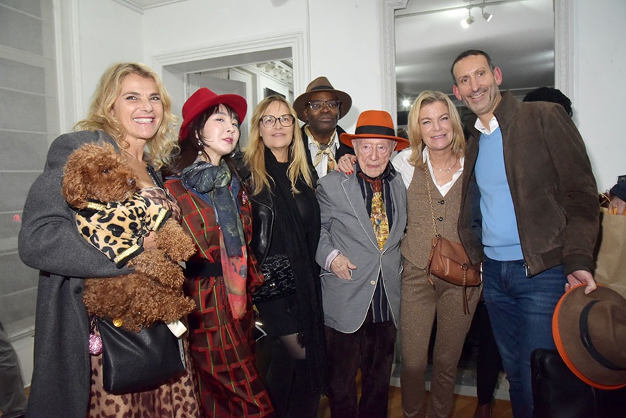 Photo de Classe "Cheese" : Valerie Perez, son dog Vaiana, Shizuku Aoi, Agnes De Chanteloup, Thierry Laromanière, Maurice Renoma, Olivia Sulitzer et Romain Besseron