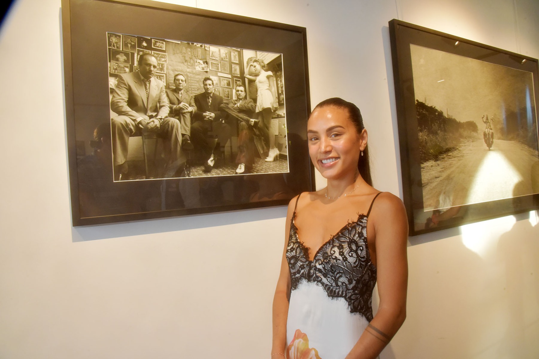 La fille de Christophe Tiozzo Luciana Tiozzo avec photo des Tiozzo Bros by Richard Aujard