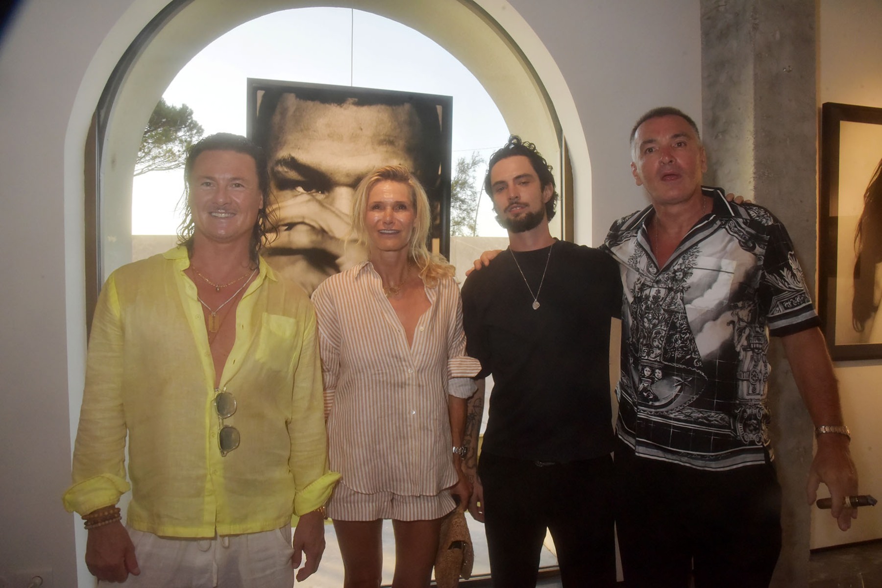 Sébastien Peiffert, Alexandra De Verchère, Shanon Aujard and Gallery owner et architecte Alain Chauvet