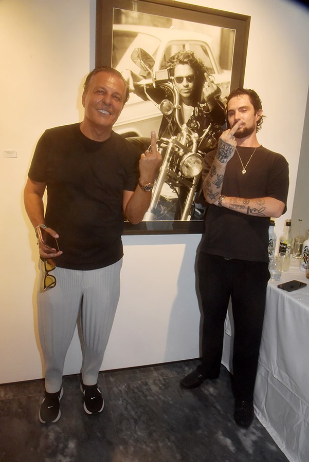 Jean Roch Pedri, Shanon Aujard et Michael Hutchence sur son solex and Davidson