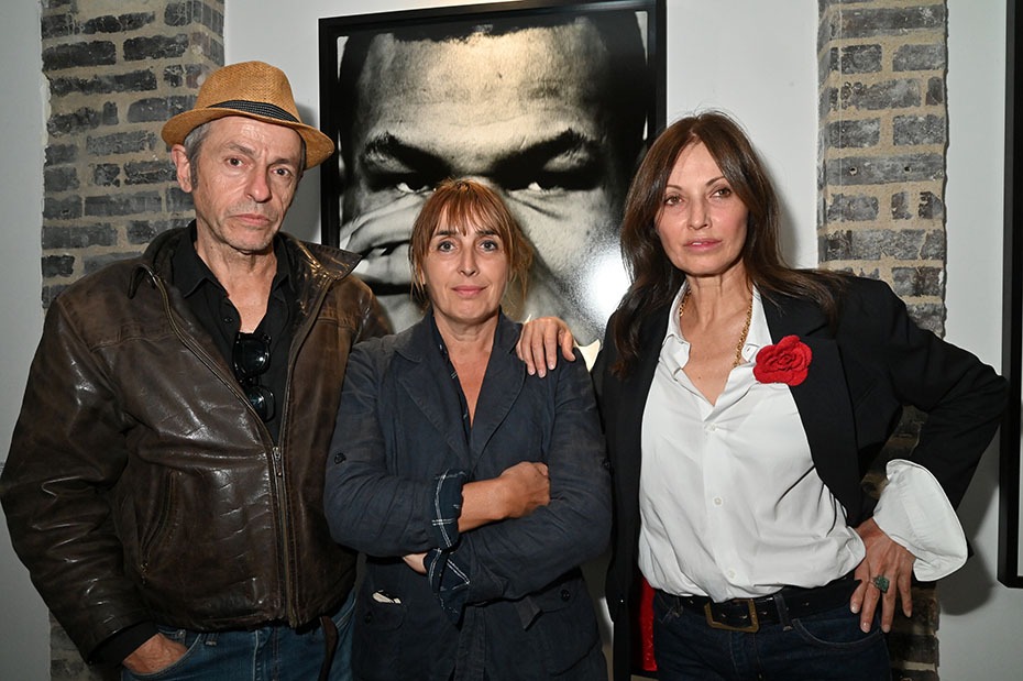 Lydia Andrei pose avec son pote acteur Ketal et la realisatrice Sandrine Veysset
