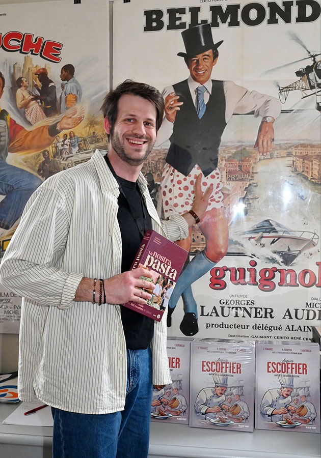 Alessandro pose avec son "Magnifique" grand père Bebel !!