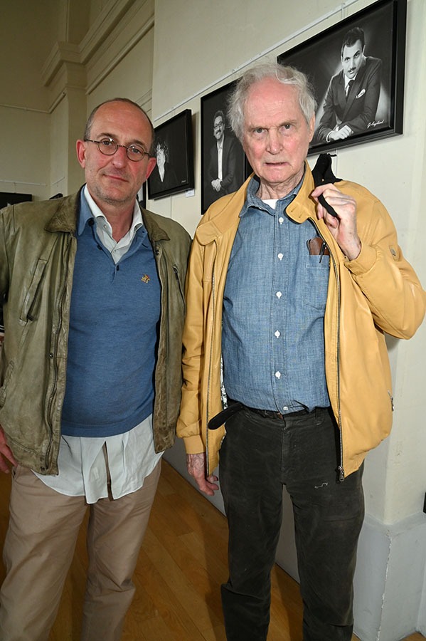 Philippe Meallle du prix Francois Morellet pas peu fier de poser avec le grand artiste Jean Pierer Raynaud