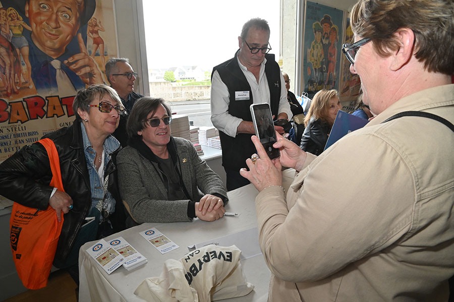 Thomas Dutronc Idole des saumuroises !!