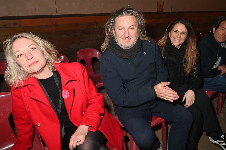 Au spectacle equestre Ollivier Delacroix sandwiche entre Margaux Russo et Valerie Benaim
