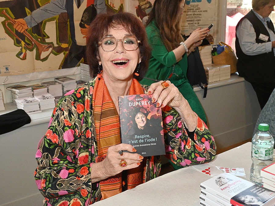 Anny Duperrey en mode MDR nous présente son "« Complicités Animales » !