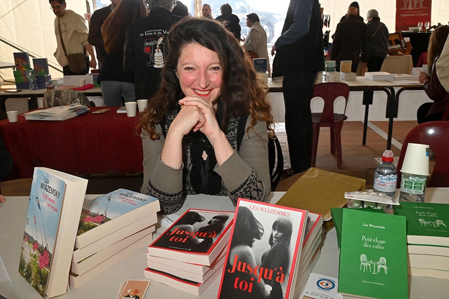 Je suis allé jusqu'à Lea Wiazemsky ou elle signe son book "Jusqu'à Toi" !!