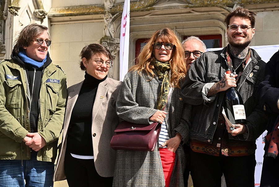 Cheese! Thomas Dutronc, Catherine Mathivat « Les Deux Magots », Gwendolyne Hamon, Jean Maurice Belayche, et le Jean Claude Brialy 2026 Christopher Laquieze four son book « La Rosas Perdida »!!