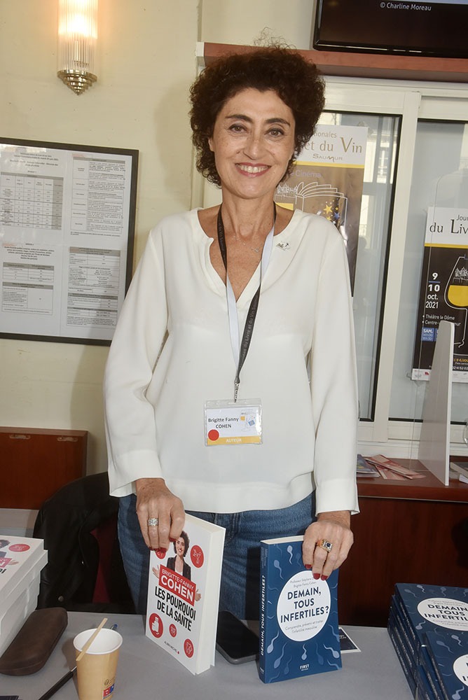 Brigitte Fanny Cohen surfe avec sourire sur la vague de nos inquiétudes et donne dans le COVlivre