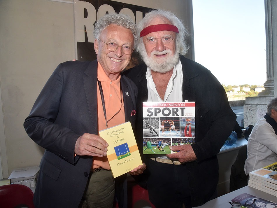 Nelson Monfort et Daniel Herrero adeptes du ballon rond ? Du ballon ovale ? Non du ballon de rouge Bien sûr !!