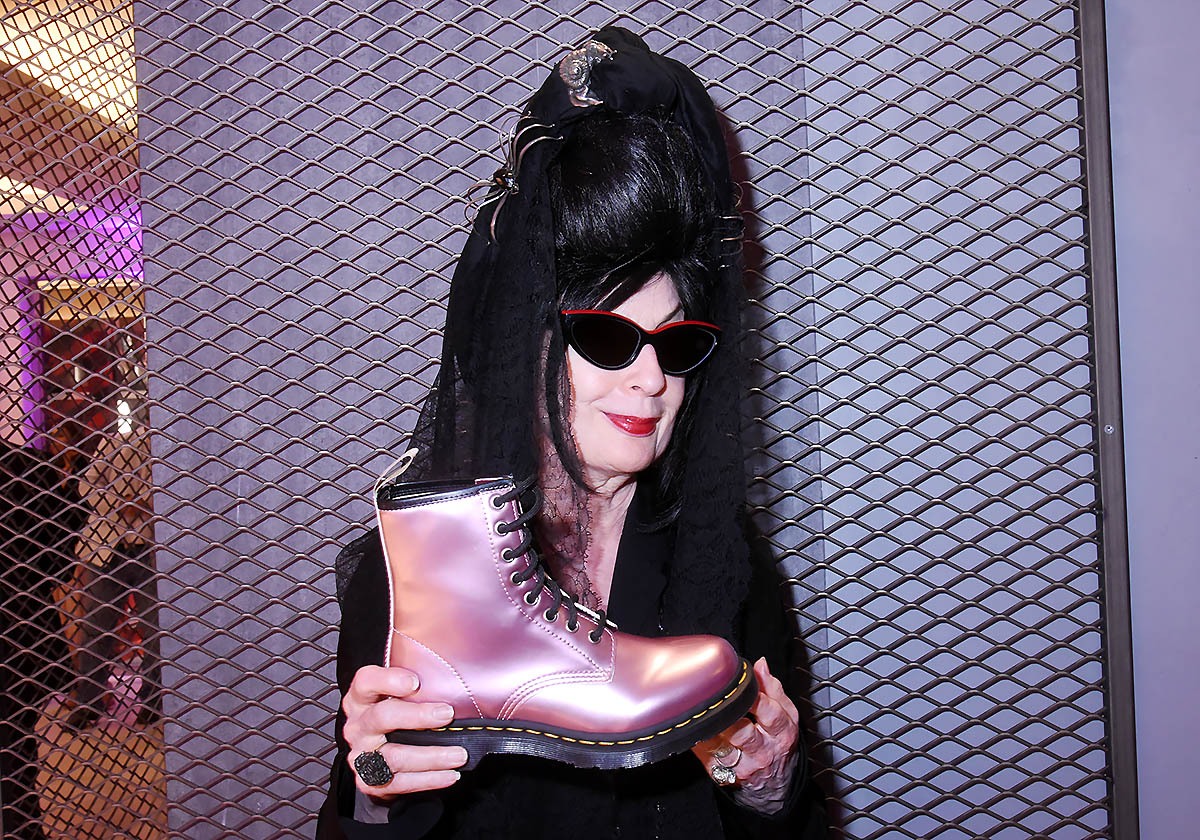Diane Pernet eternelle Punk Gothique a trouvé chausson de vair à son pied