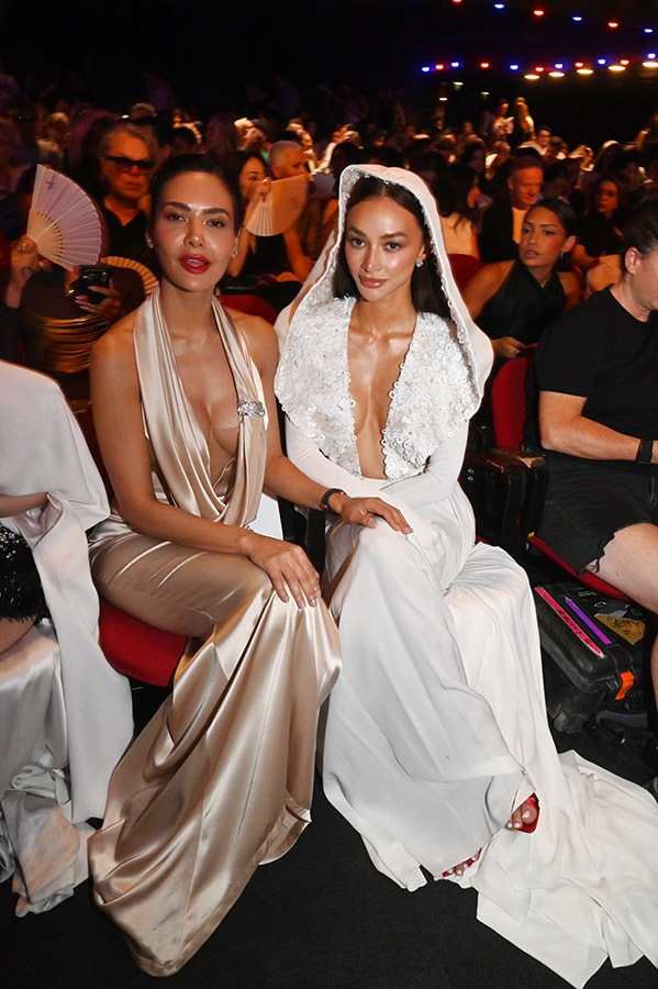 Deux Actrices Bollywoodiennes. Esha Gupta et Farrhana