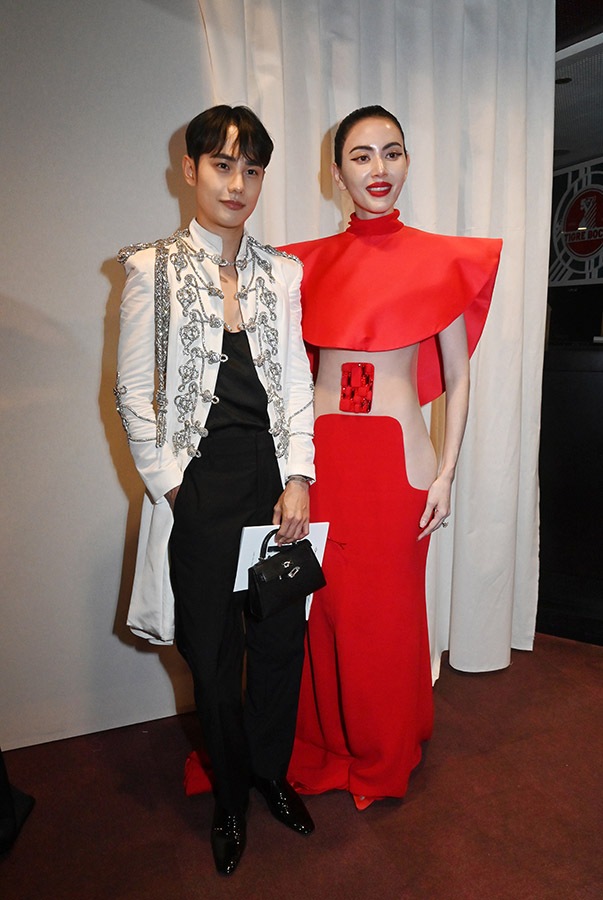 Oscar Cyt en petit prince et Davika Hoorne