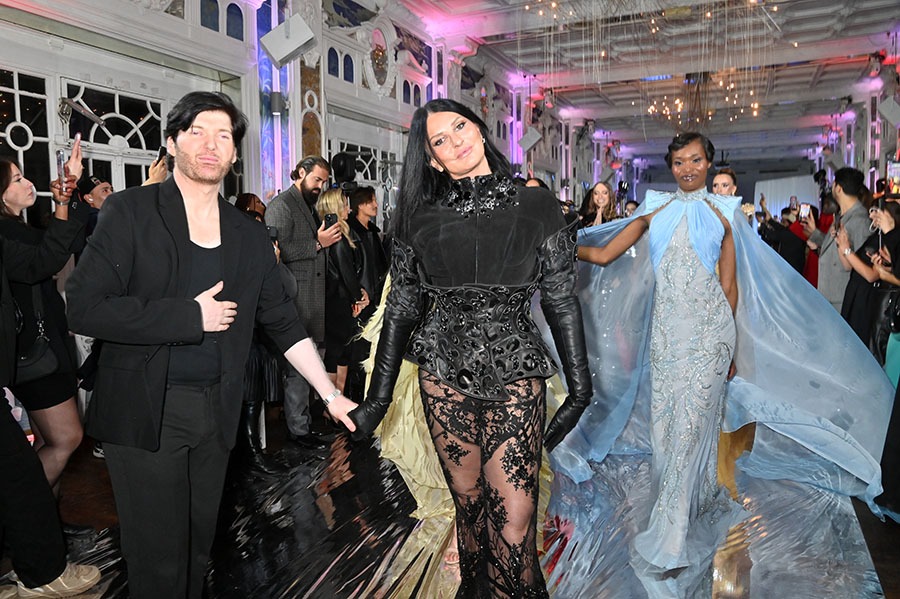 Stevens Ishay escorté de sa black marriée (Sylvie Ortega munos) à la finale de son show